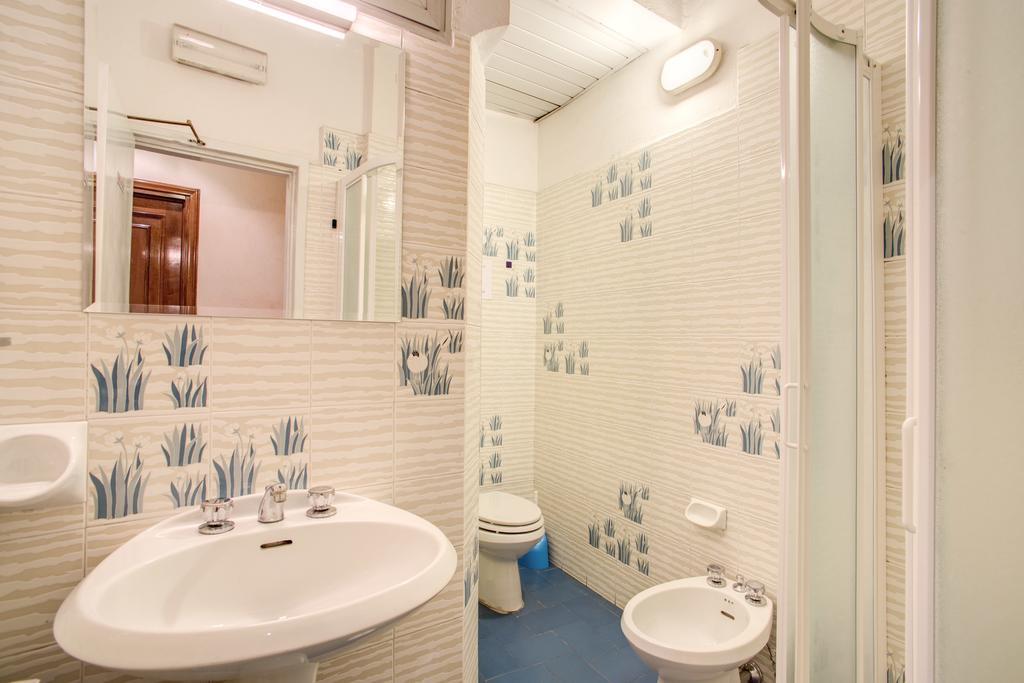 Einzelzimmer mit Gemeinschaftsbad